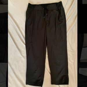 Champion C9 Black Athletic Capris size S